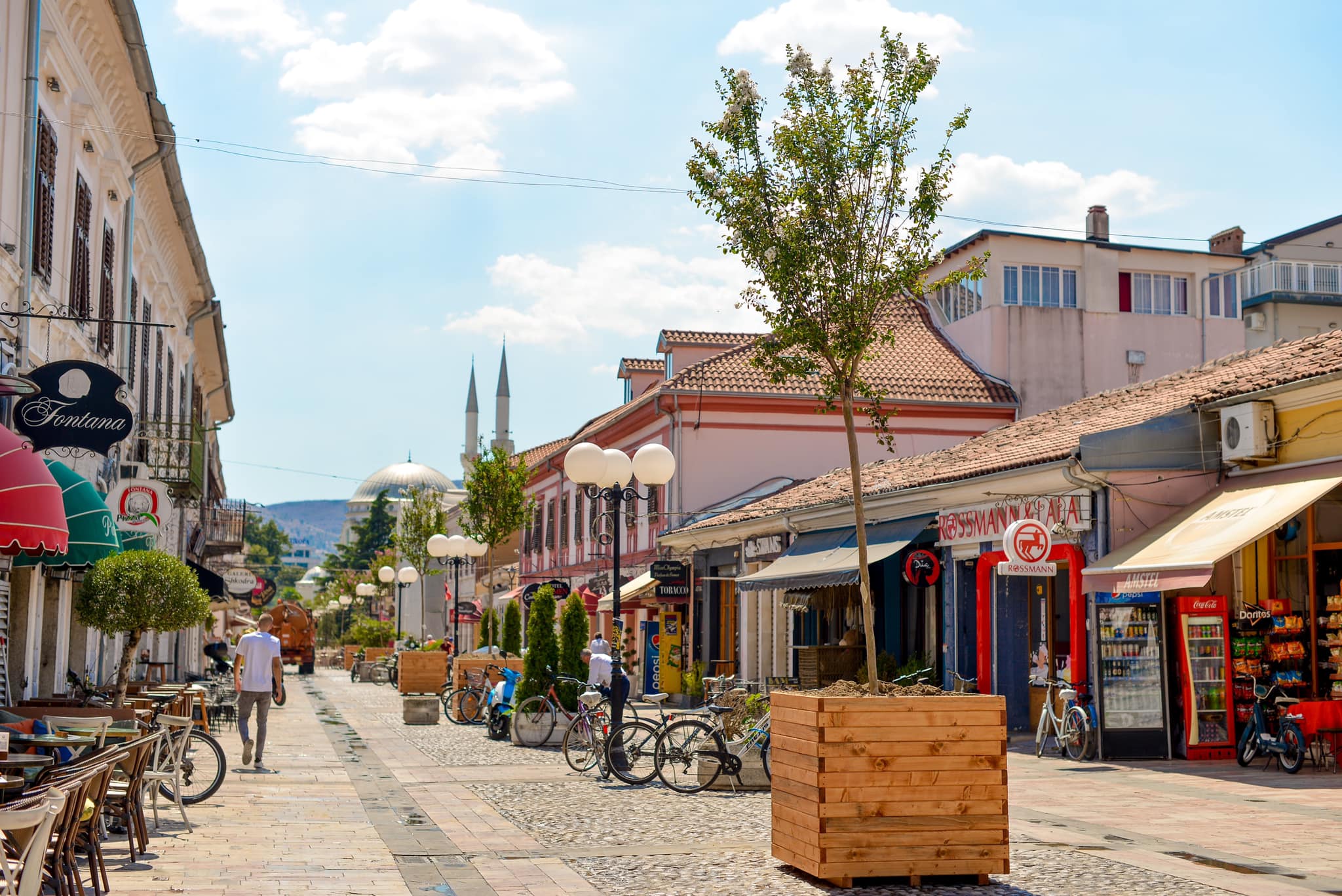 Shëtitores e Shkodrës merr pamje tjetër, i shtohet dhe gjelbërimi ...